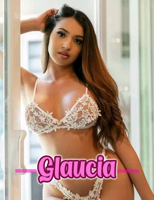 Sexy Latina escort offers Las Vegas sensual massage.